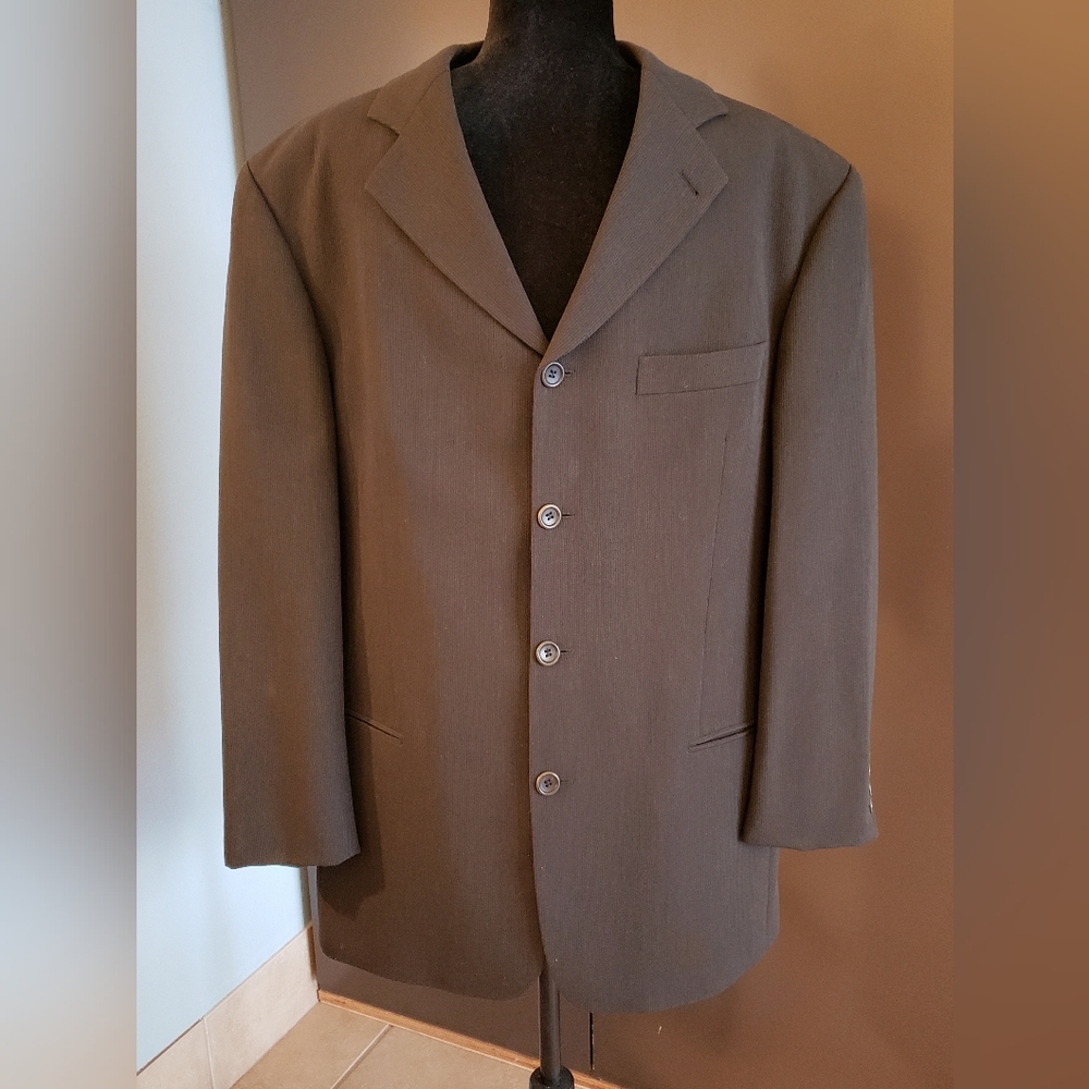Hugo Boss Gray 4 Button Suit 52R